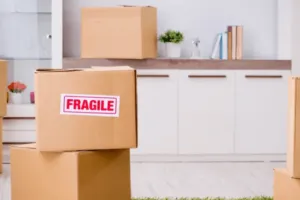 imballare piatti e bicchieri
